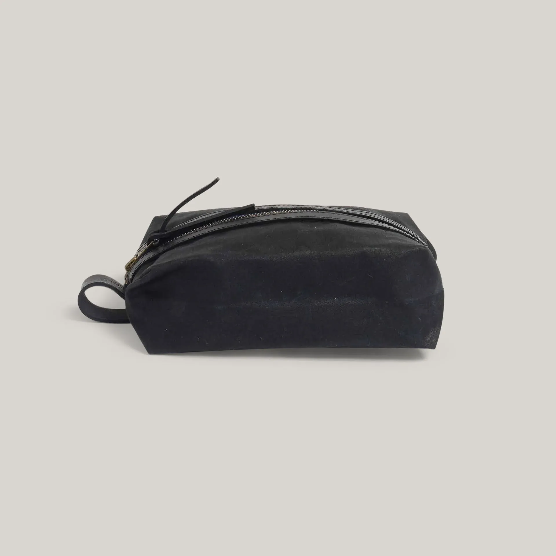 BLEU DE CHAUFFE ZAZOU TOILETRY BAG - BLACK WAX