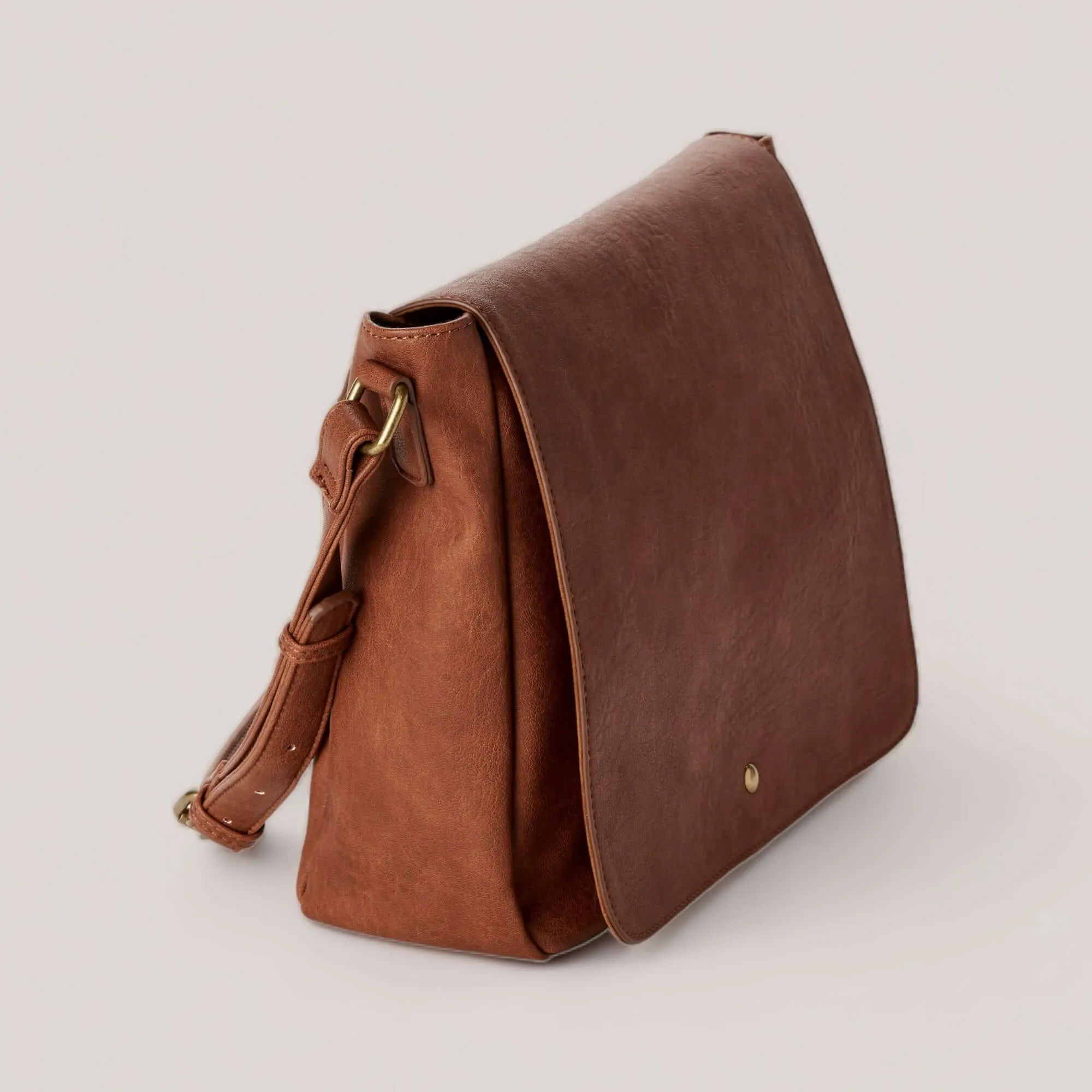 CARTER | Chestnut Classic Messenger Bag