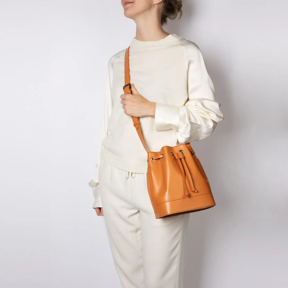 The Daphne Apple Leather Vegan Bucket Bag | Pumpkin