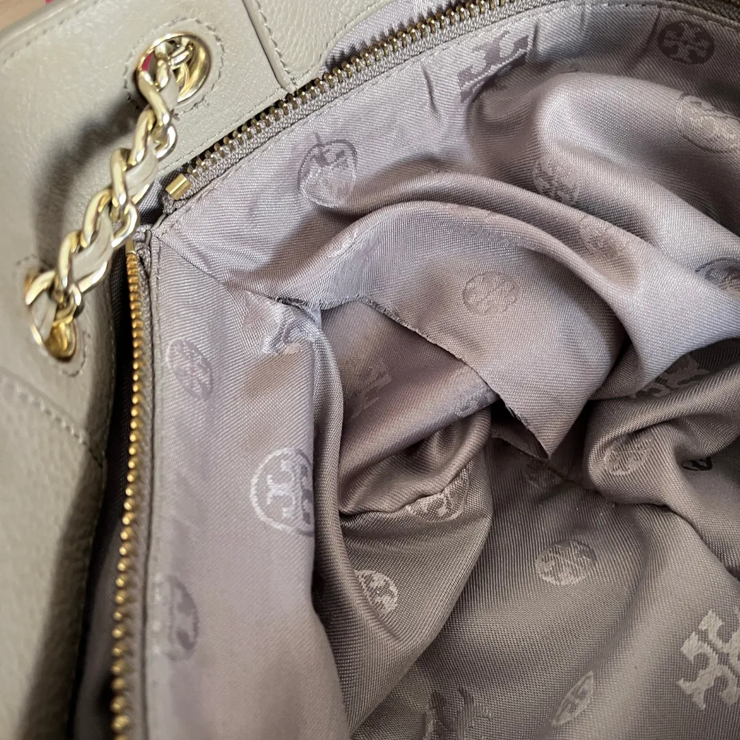 Tory Burch 'Marion' Grey Pebbled Leather Shoulder Bag | Pre Loved |